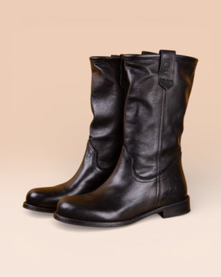 Benheart Agnese 5555 women’s black leather boots, front angled view.