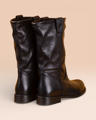 Benheart Agnese 5555 women’s black leather boots, rear angled view.