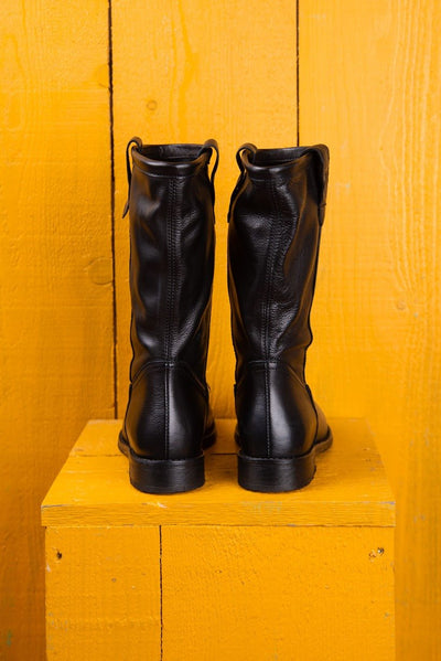 Benheart Agnese 5555 women’s black leather boots, rear view.