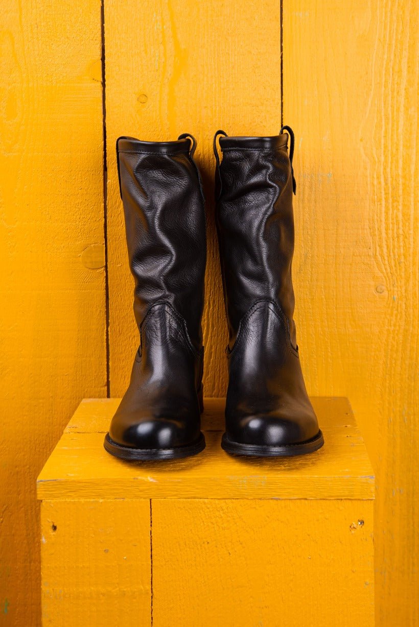 Benheart Agnese 5555 women’s black leather boots, front view.