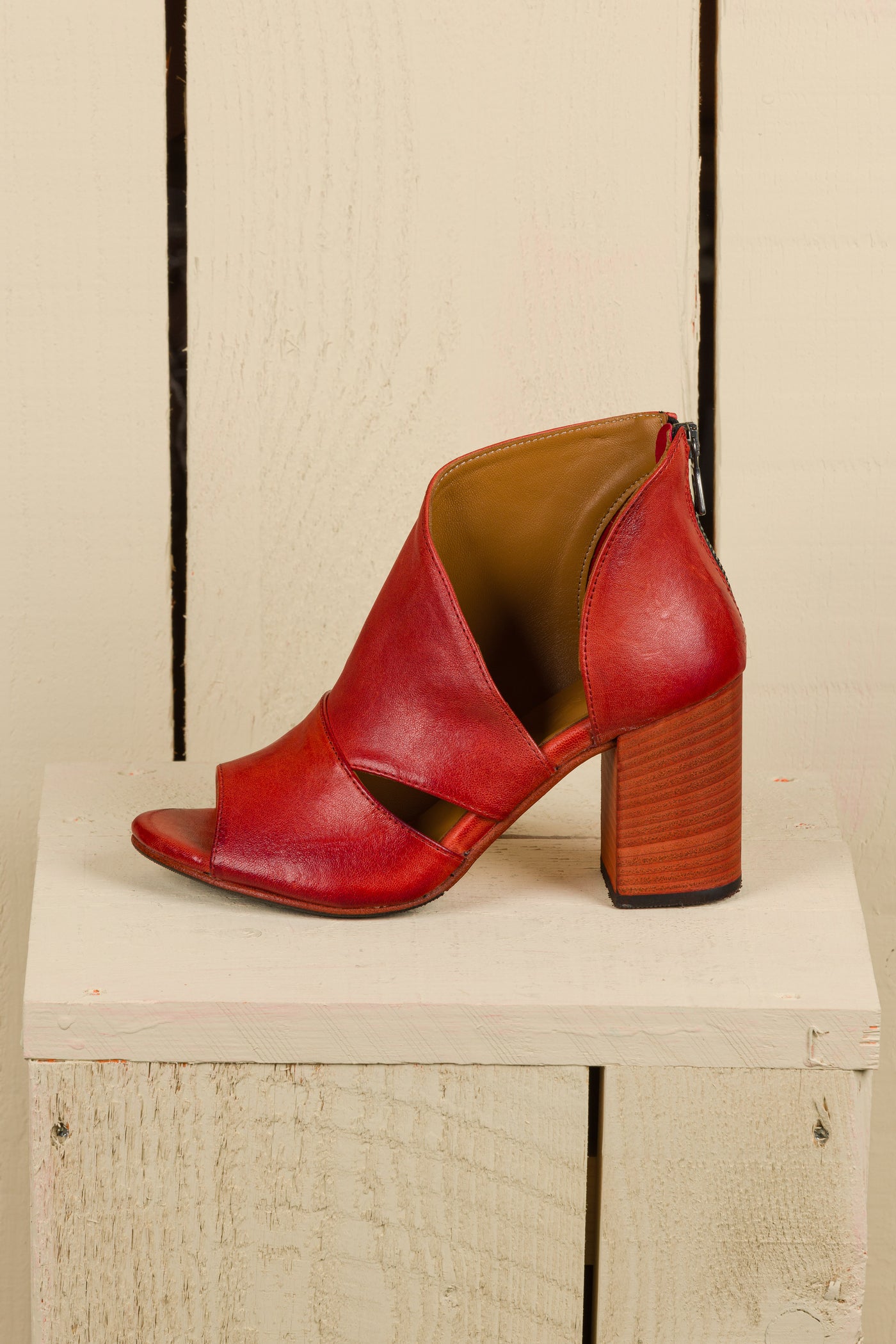 Side angled view of Aria V443 women's porpora leather block heel sandals with open toe and front overlay.