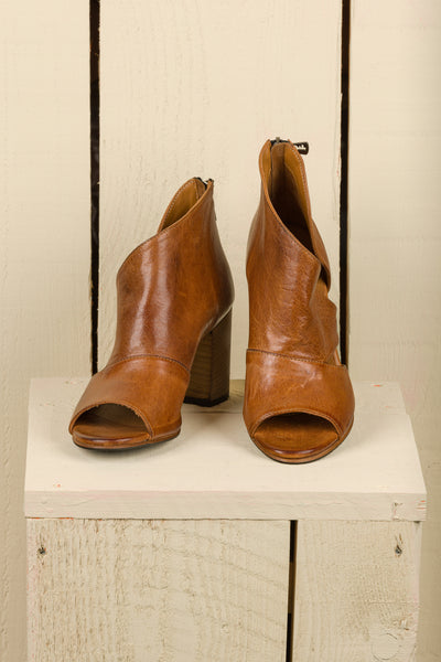 Front view of Aria V443 women's block heel sandals in cerro buffalo leather with open toe and overlapping front design.