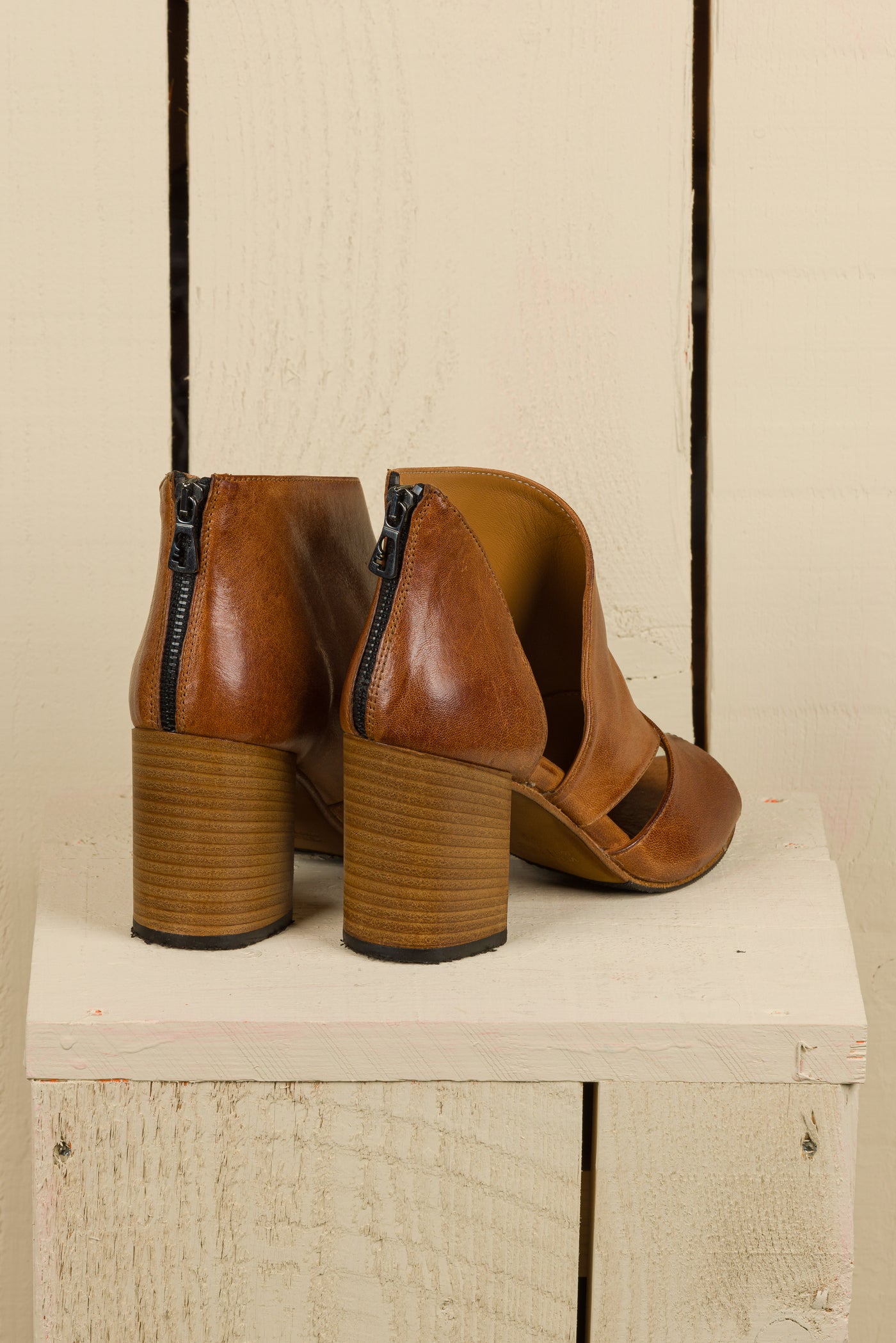 Rear-angled view of Aria V443 women's block heel sandals in cerro buffalo leather, showing heel and back design