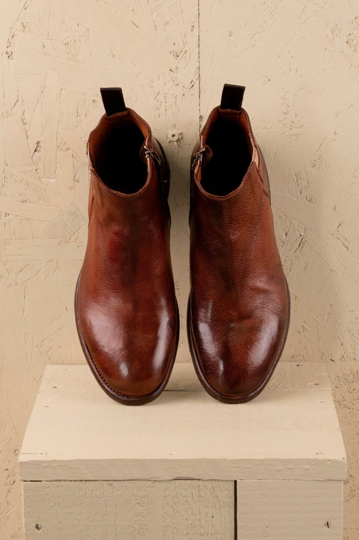 Top view of Benheart Aufiero 1434 men’s Chelsea boots in cocker leather.