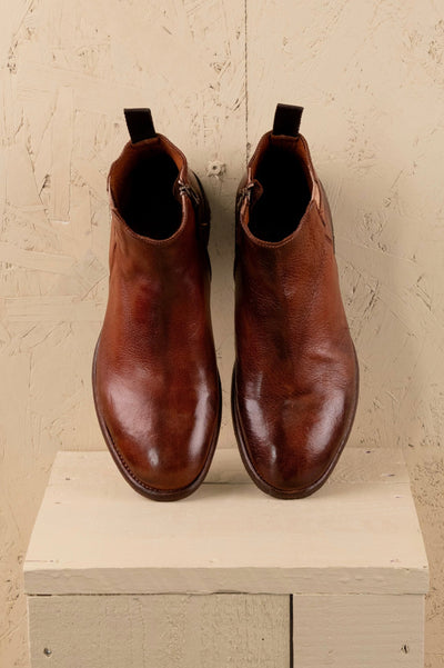 Top view of Benheart Aufiero 1434 men’s Chelsea boots in cocker leather.