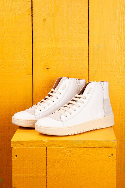 Benheart Bonetti 8473 unisex white leather high-top sneakers with rubber soles, front angled view.