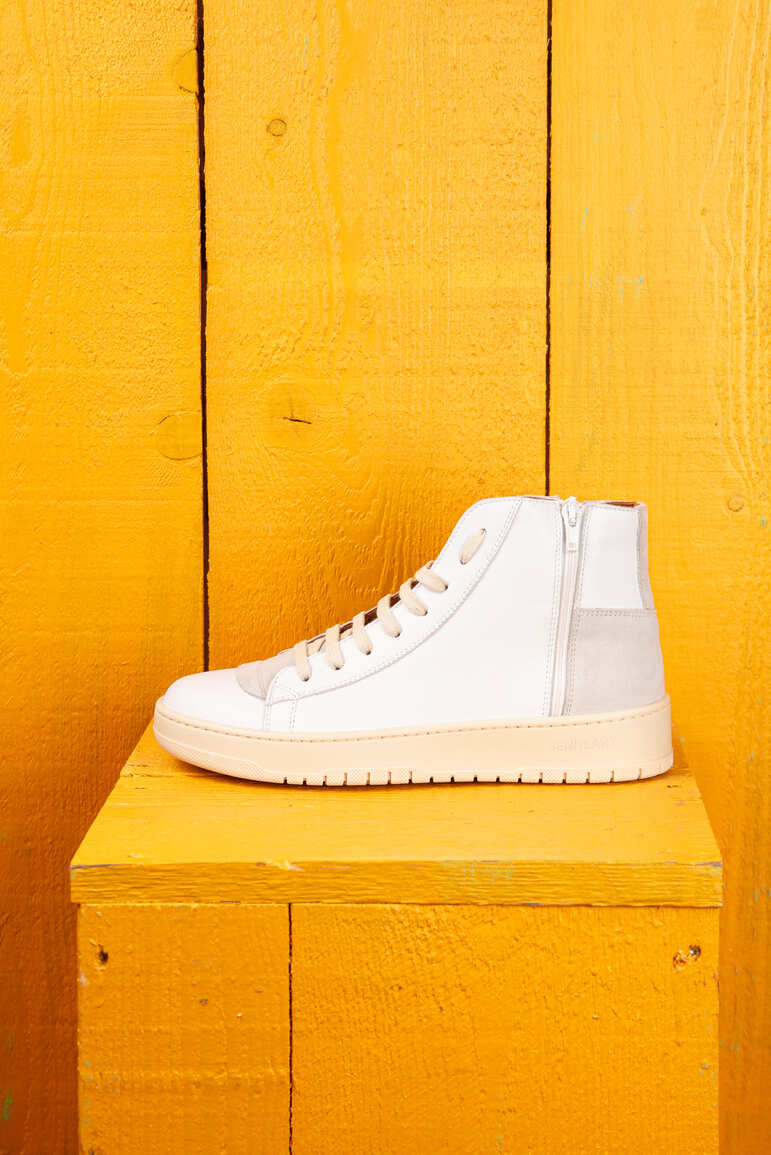 Benheart Bonetti 8473 unisex white leather high-top sneakers with rubber soles, side view.