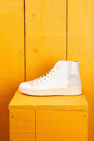 Benheart Bonetti 8473 unisex white leather high-top sneakers with rubber soles, side view.
