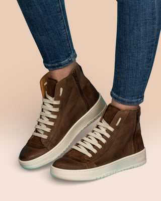 Benheart Bonetti 8473 Unisex Brown Leather High-Top Sneakers Worn by a Female Model.