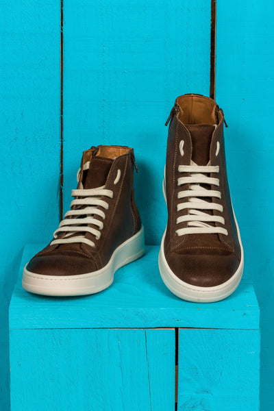 Benheart Bonetti 8473 unisex brown leather high-top sneakers with rubber soles, front angled and top view.