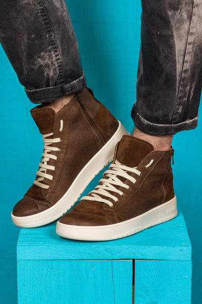 Benheart Bonetti 8473 Unisex Brown Leather High-Top Sneakers Worn by a Male Model.