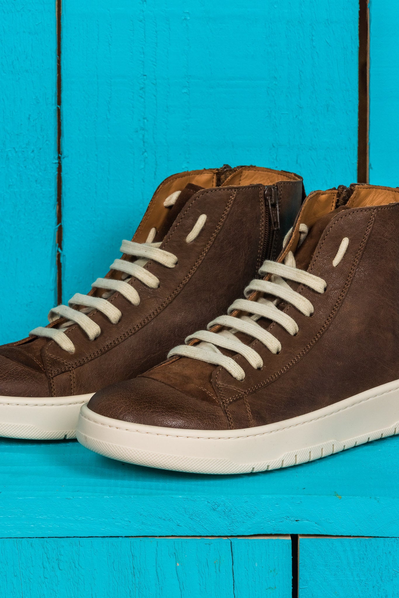 Benheart Bonetti 8473 unisex brown leather high-top sneakers with rubber soles, close up view.