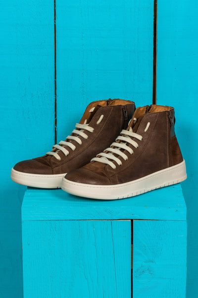 Benheart Bonetti 8473 unisex brown leather high-top sneakers with rubber soles, front angled view.