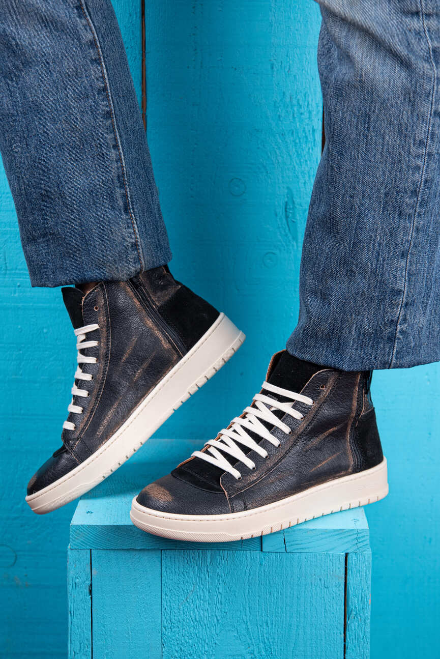 Benheart Bonetti 8473 Unisex Black Beige Leather High-Top Sneakers Worn by a Male Model.