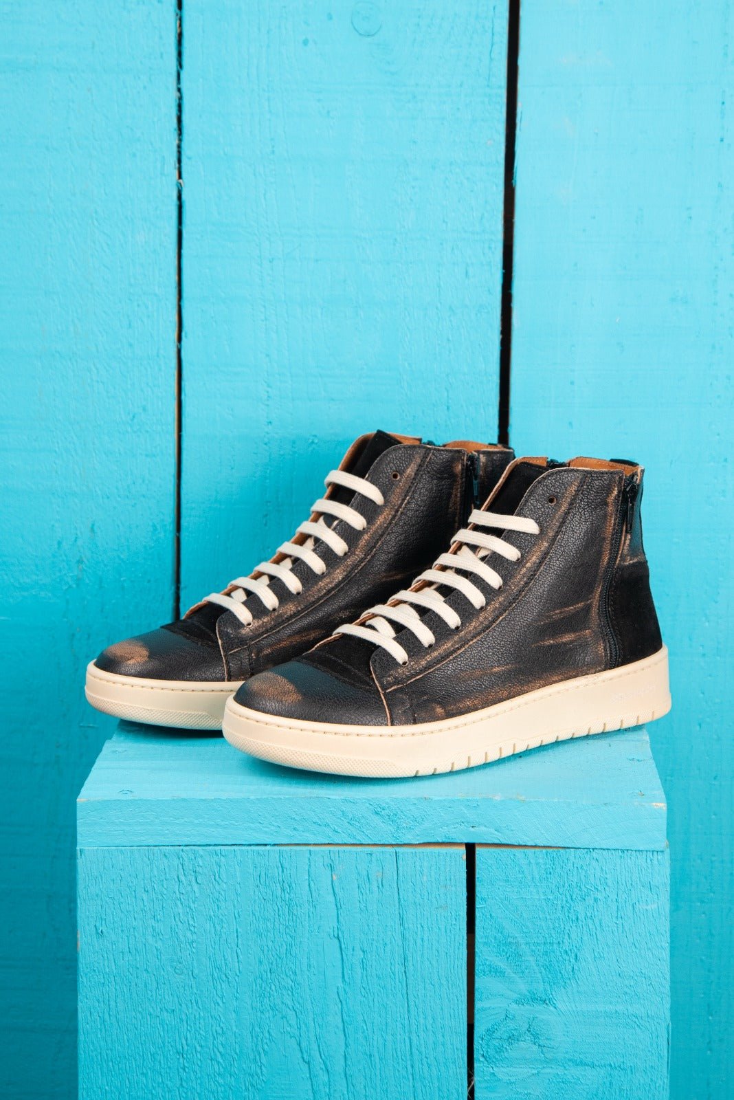 Benheart Bonetti 8473 unisex black beige leather high-top sneakers with rubber soles, front angled view.