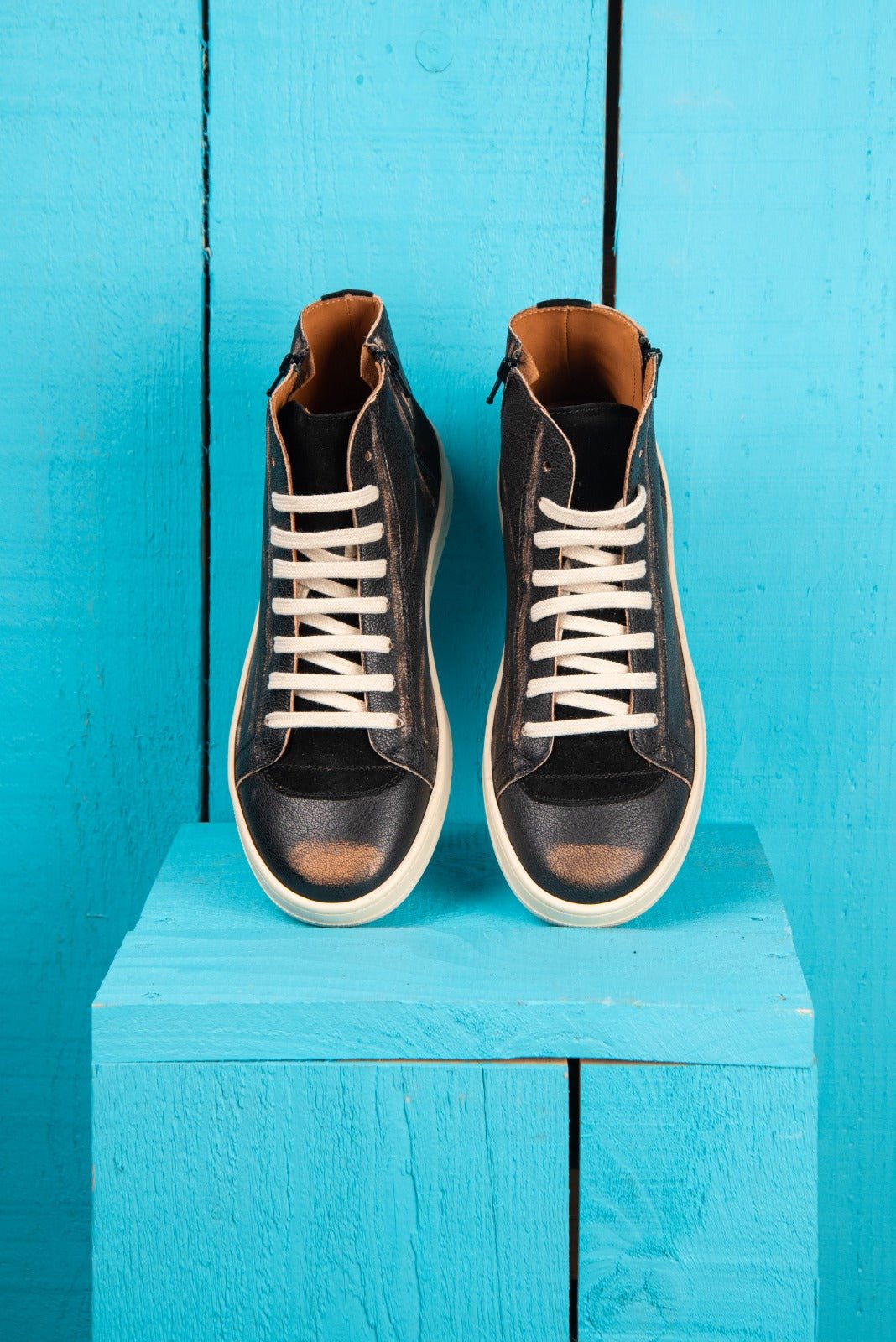 Benheart Bonetti 8473 unisex black beige leather high-top sneakers with rubber soles, top view.