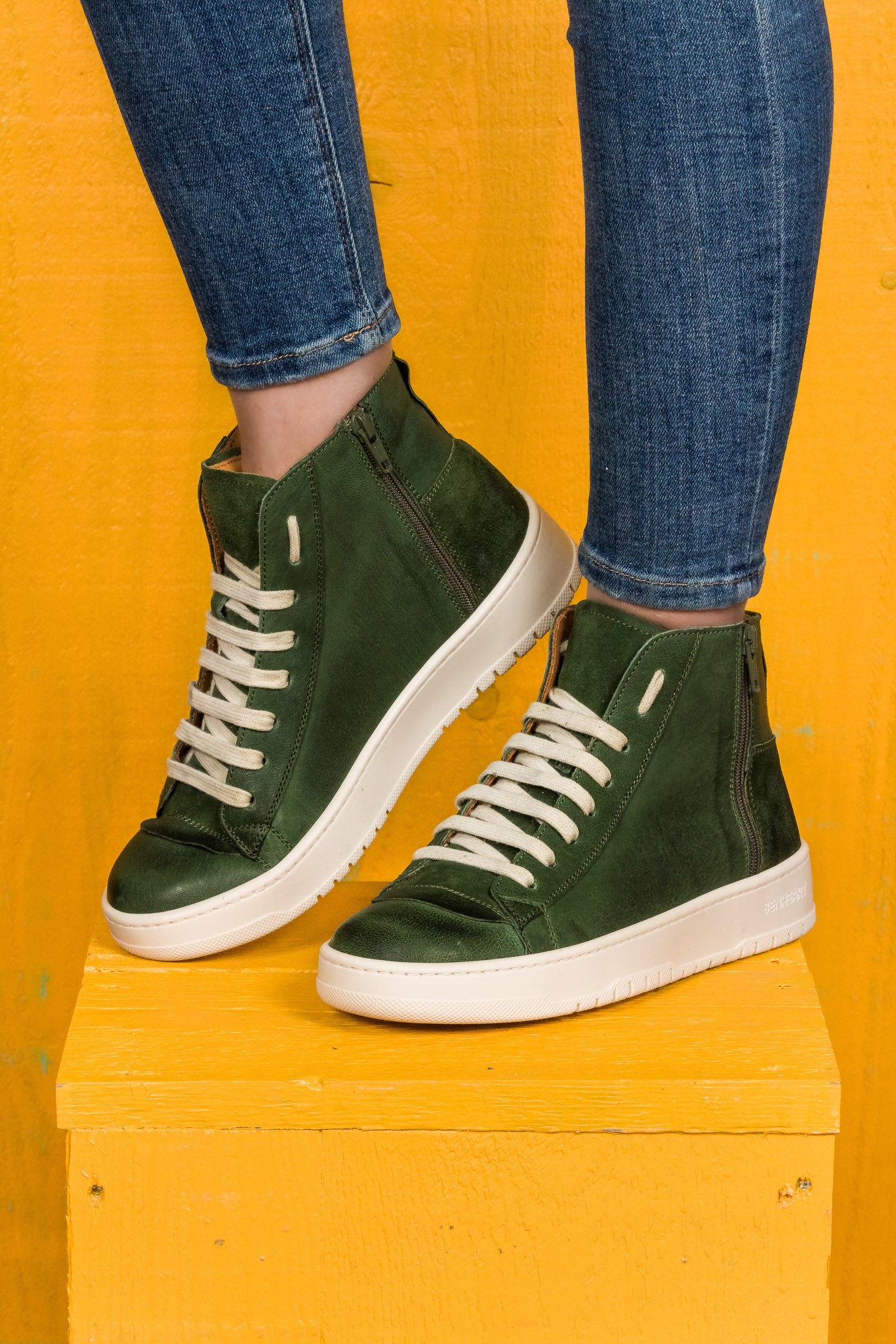 Benheart Bonetti 8473 Unisex Green Leather High-Top Sneakers Worn by a Female Model.