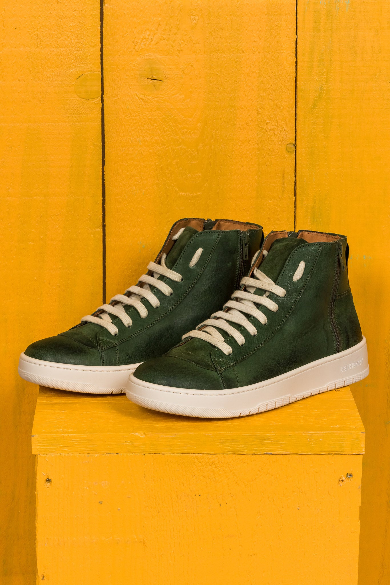 Benheart Bonetti 8473 unisex green leather high-top sneakers with rubber soles, front angled view.