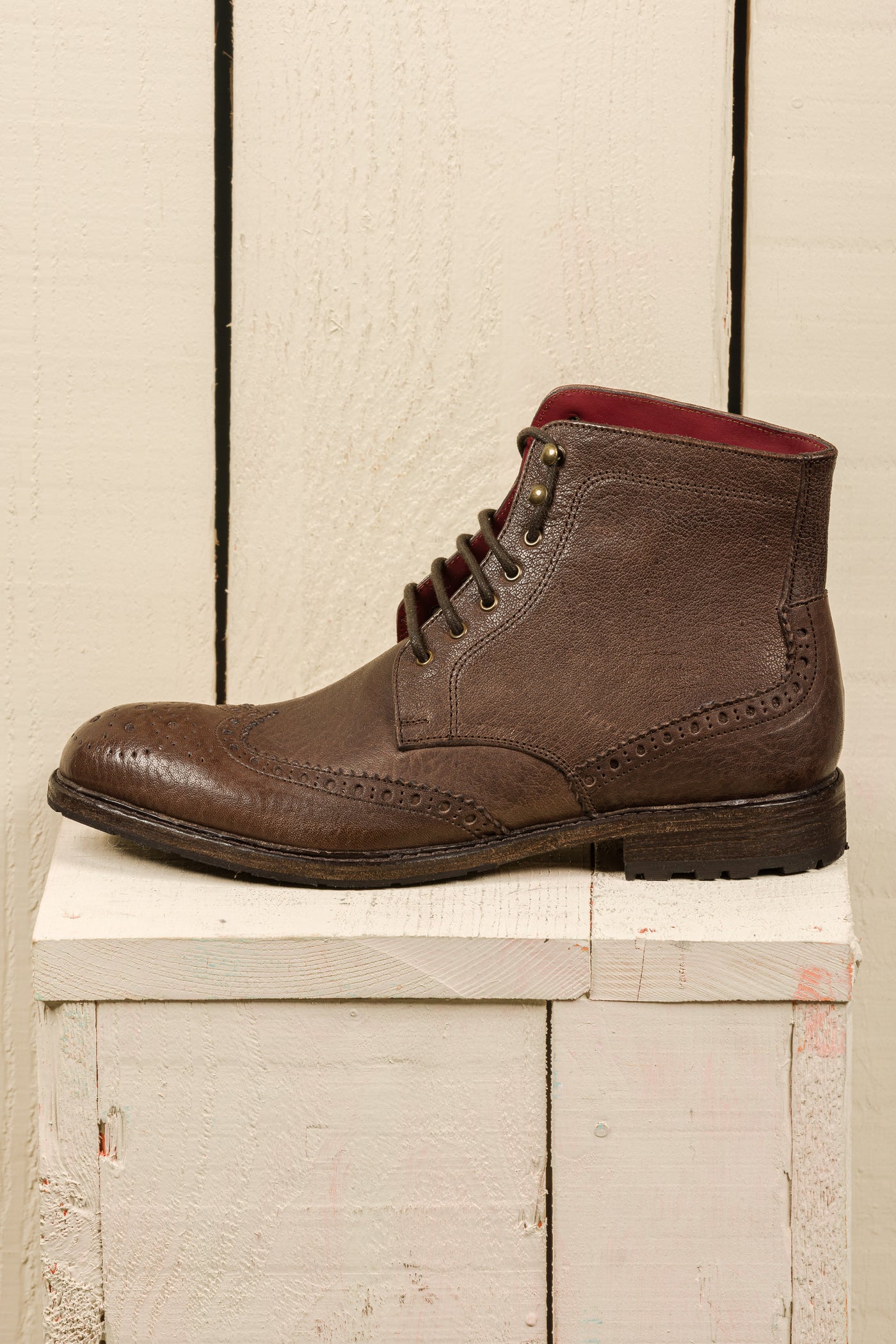 Side view of Benheart Daniel men’s brown leather lace-up brogue ankle boots with wingtip design