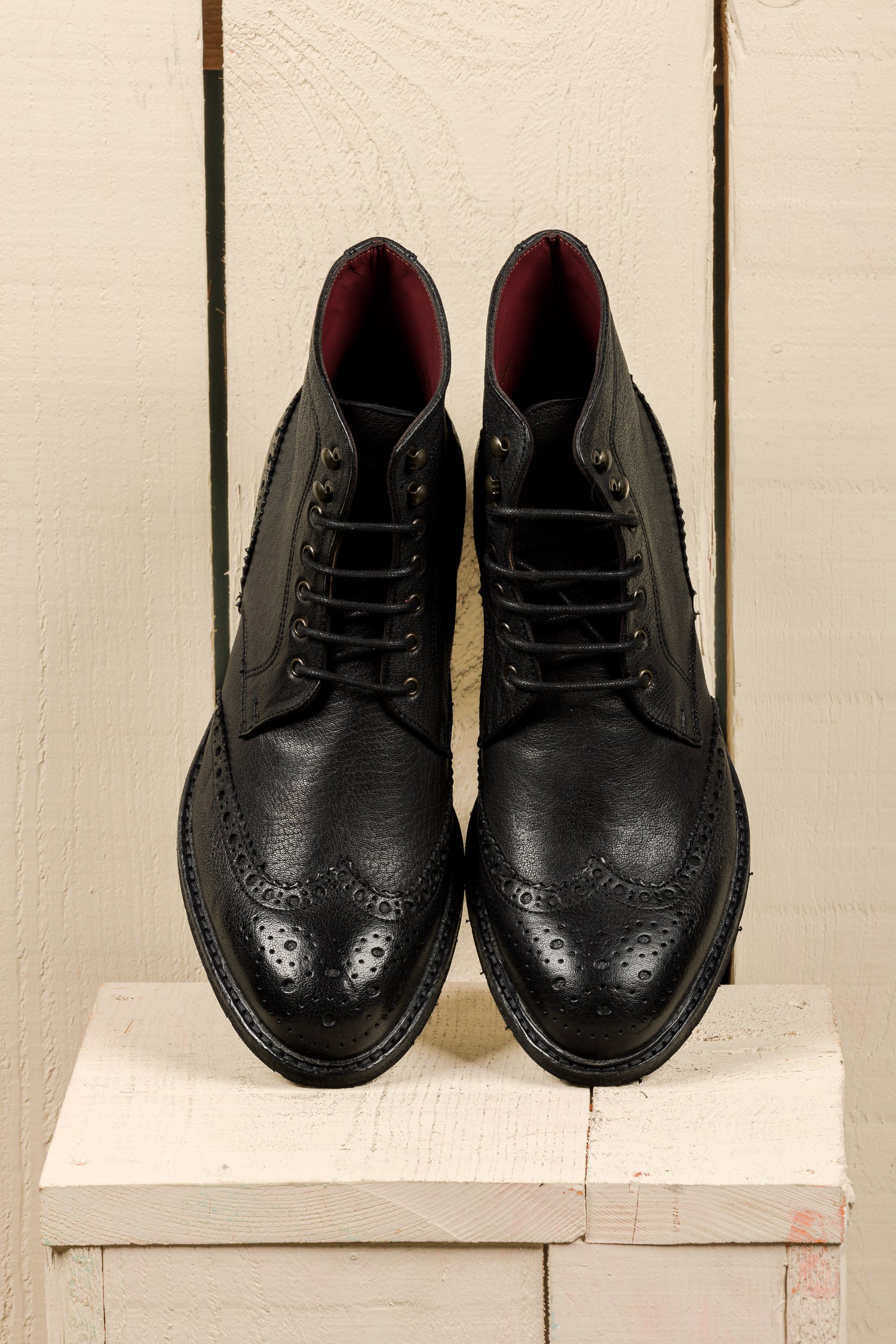 Top view of Benheart Daniel men’s black leather lace-up brogue ankle boots with wingtip design