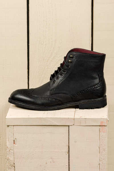 Side view of Benheart's Daniel men’s leather boots in black, handcrafted in Italy.