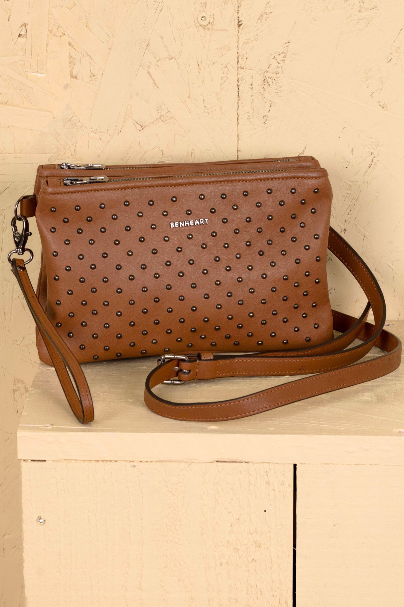 Front angled view of the Benheart Desert Pochette Borchiata in Cuoio color, handcrafted in Italy.