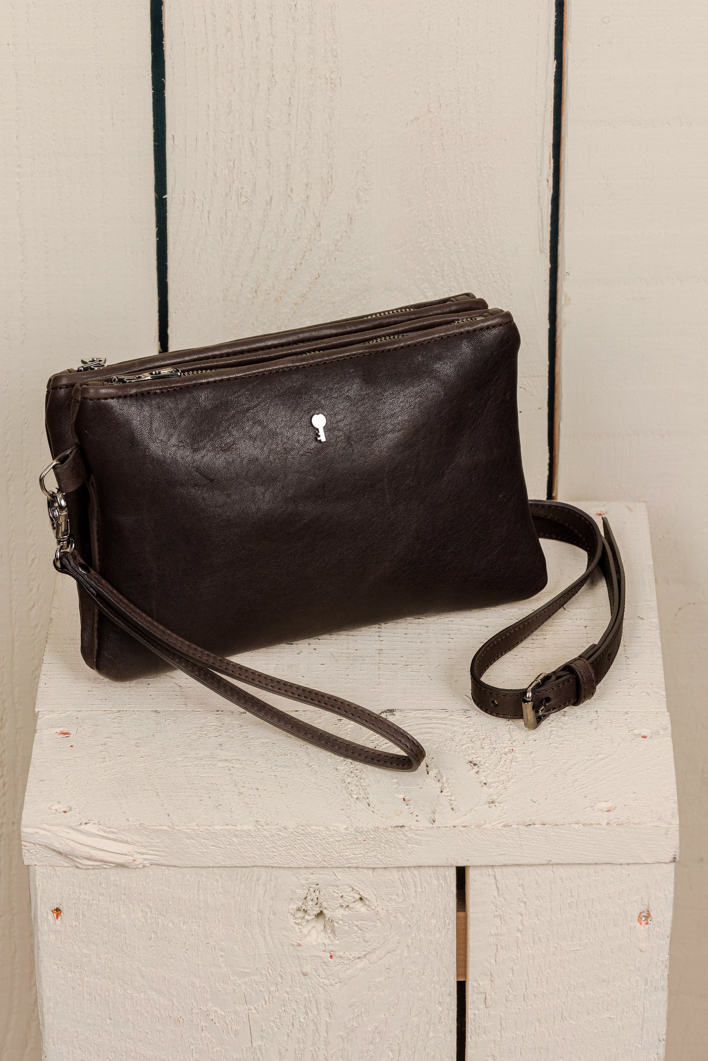 Front view of the Benheart Desert Pochette double-zip woven leather clutch in testa di moro, made in Italy.