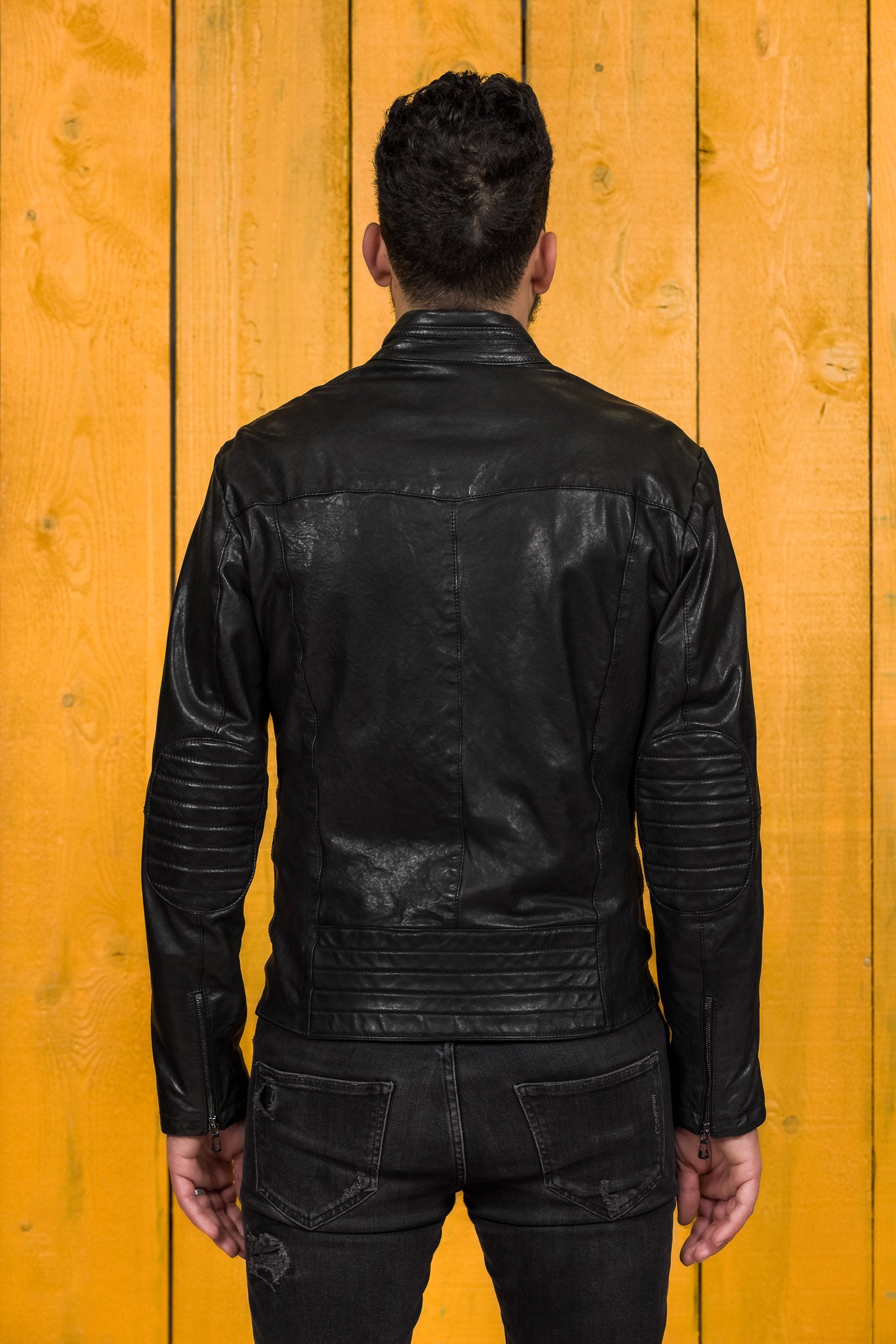 Back view of the Driss men's leather jacket in black, worn by the model.