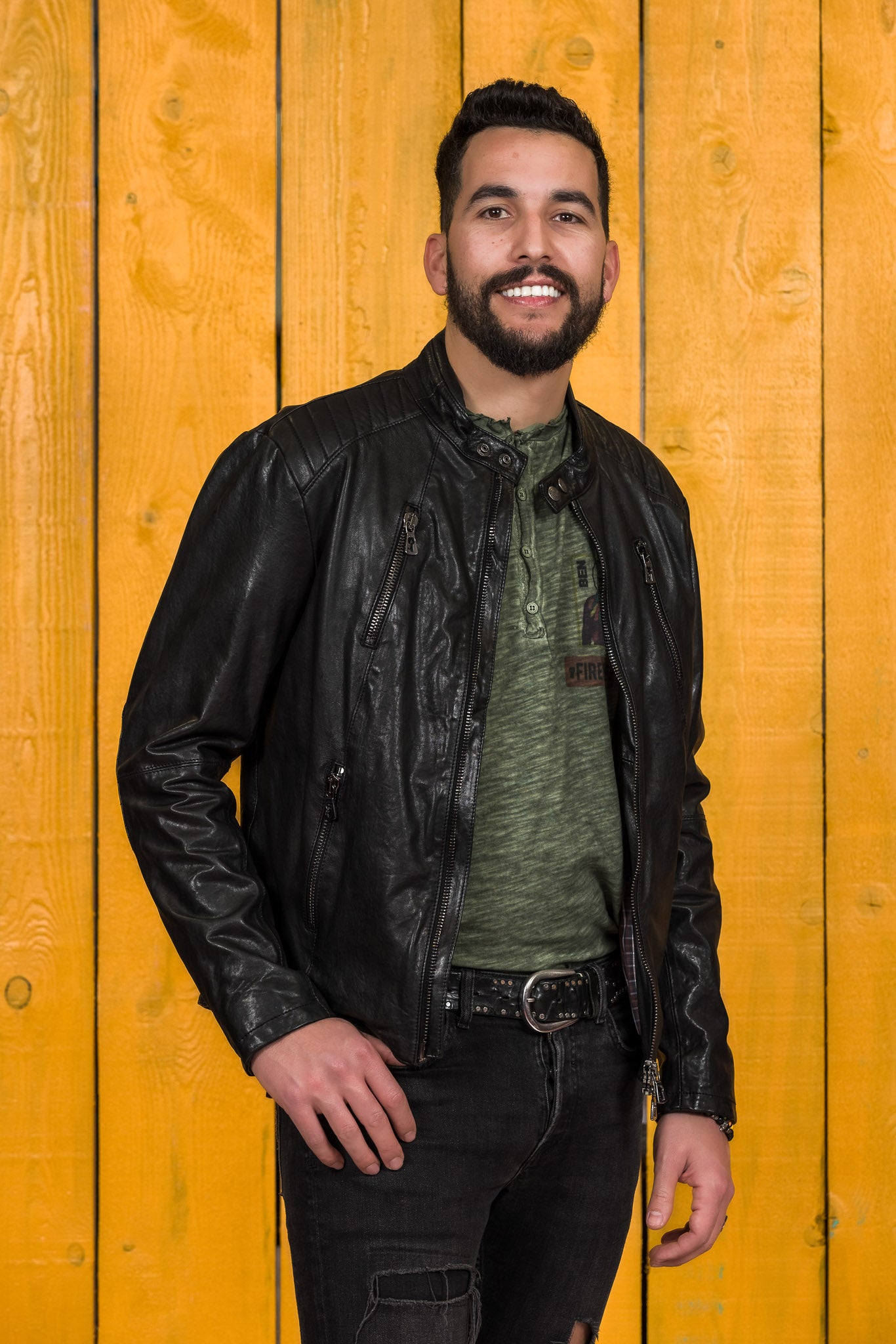 Front view of the Driss men's leather jacket in black, worn open by the model.