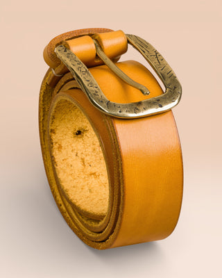 Vertical angled view of FIRENZE mogano leather belt Made in Italy
