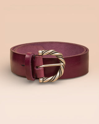 FIRENZE Benheart belt close-up on stitching and full-grain texture of fegato liver color leather