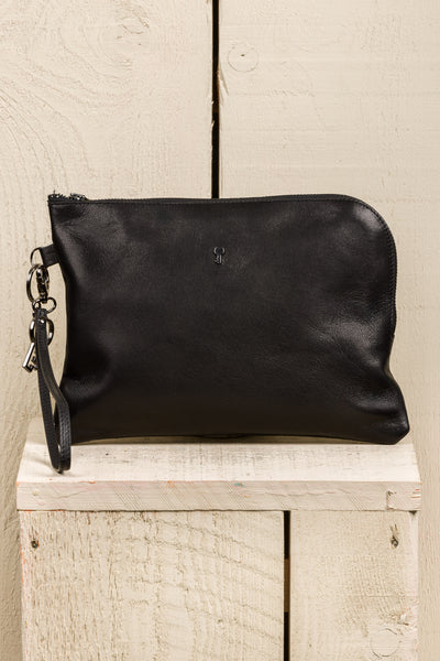Benheart Gigi leather pouch in black, handcrafted in Italy, front view.