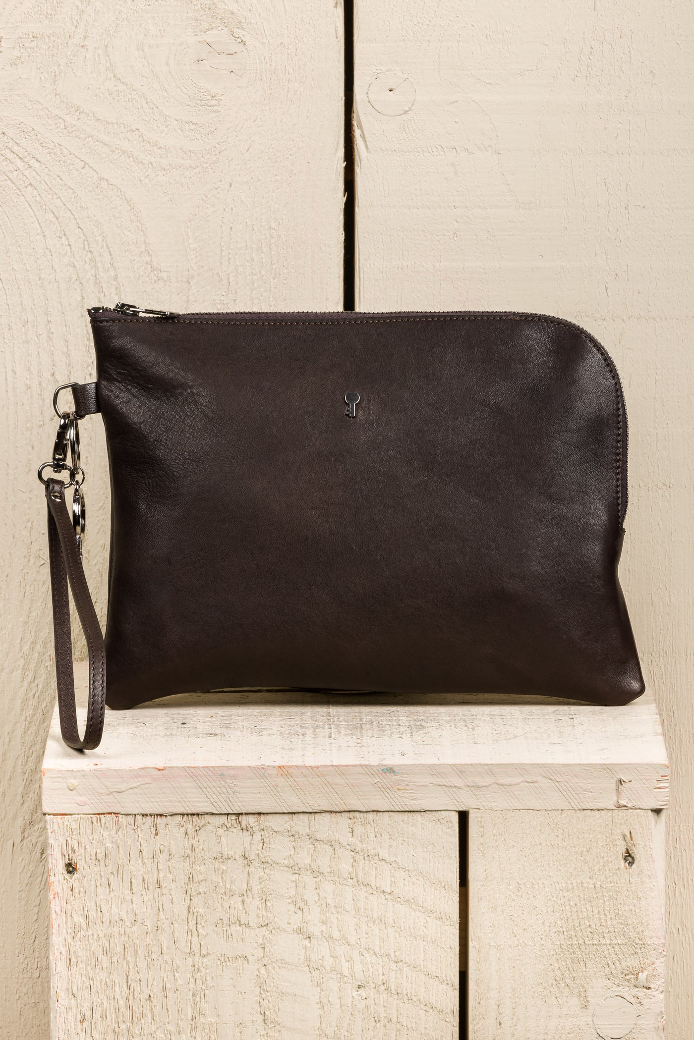 Benheart Gigi leather pouch in dark brown, handcrafted in Italy, front view.