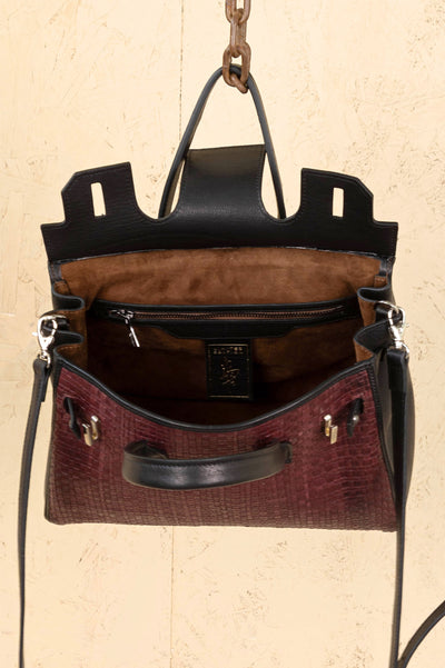 Inner details of the Ginevra Small Intrecciata woven bag in Plum color, handmade in Italy by Benheart.