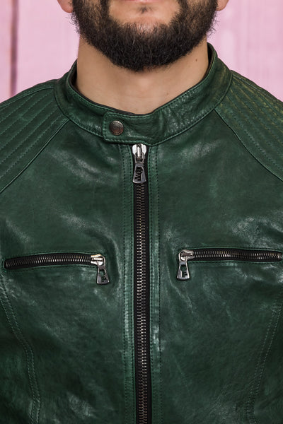 Close-up of the green Hich Limited jacket’s front zipper and chest pockets with Benheart logo-shaped zipper pulls.