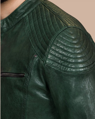 Close-up of the left shoulder of the green Hich Limited leather jacket by Benheart.
