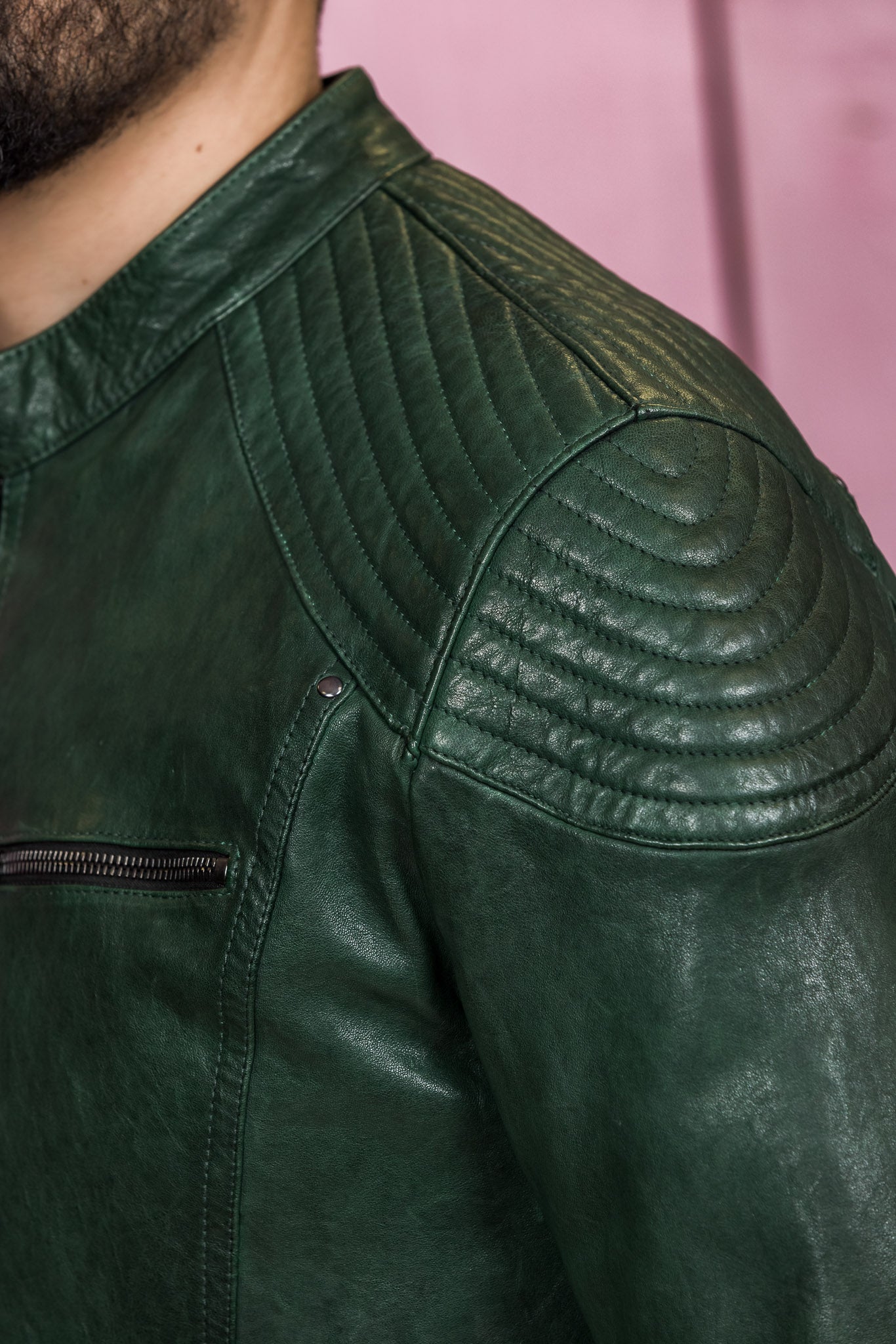 Close-up of the left shoulder of the green Hich Limited leather jacket by Benheart.
