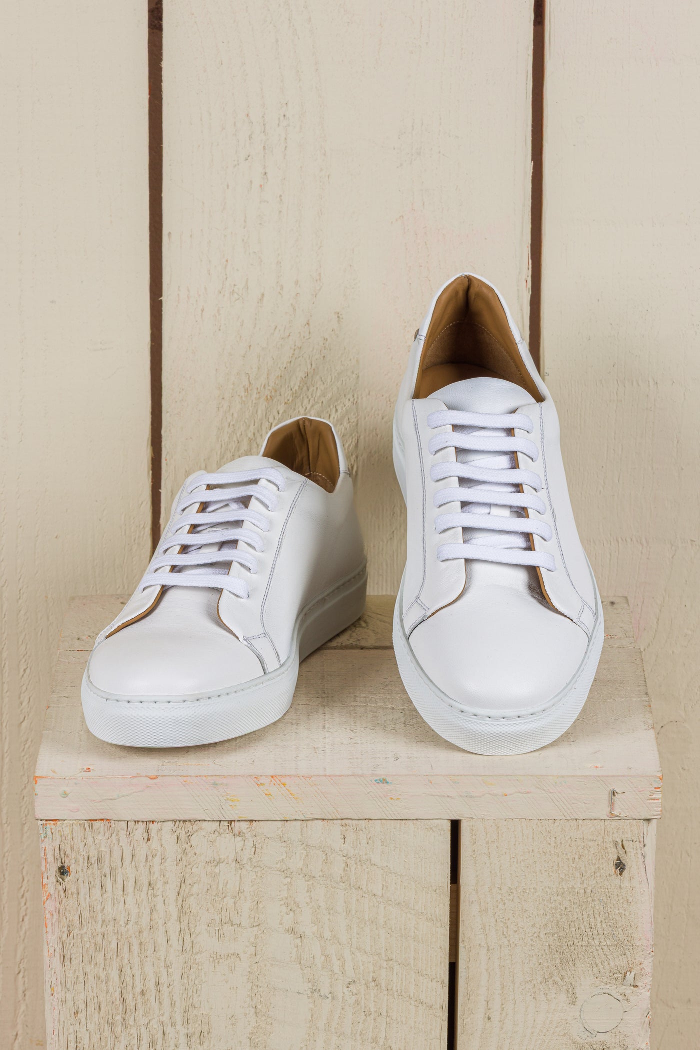 Benheart Leclerc men’s white leather low-top sneakers, front angled and top view.