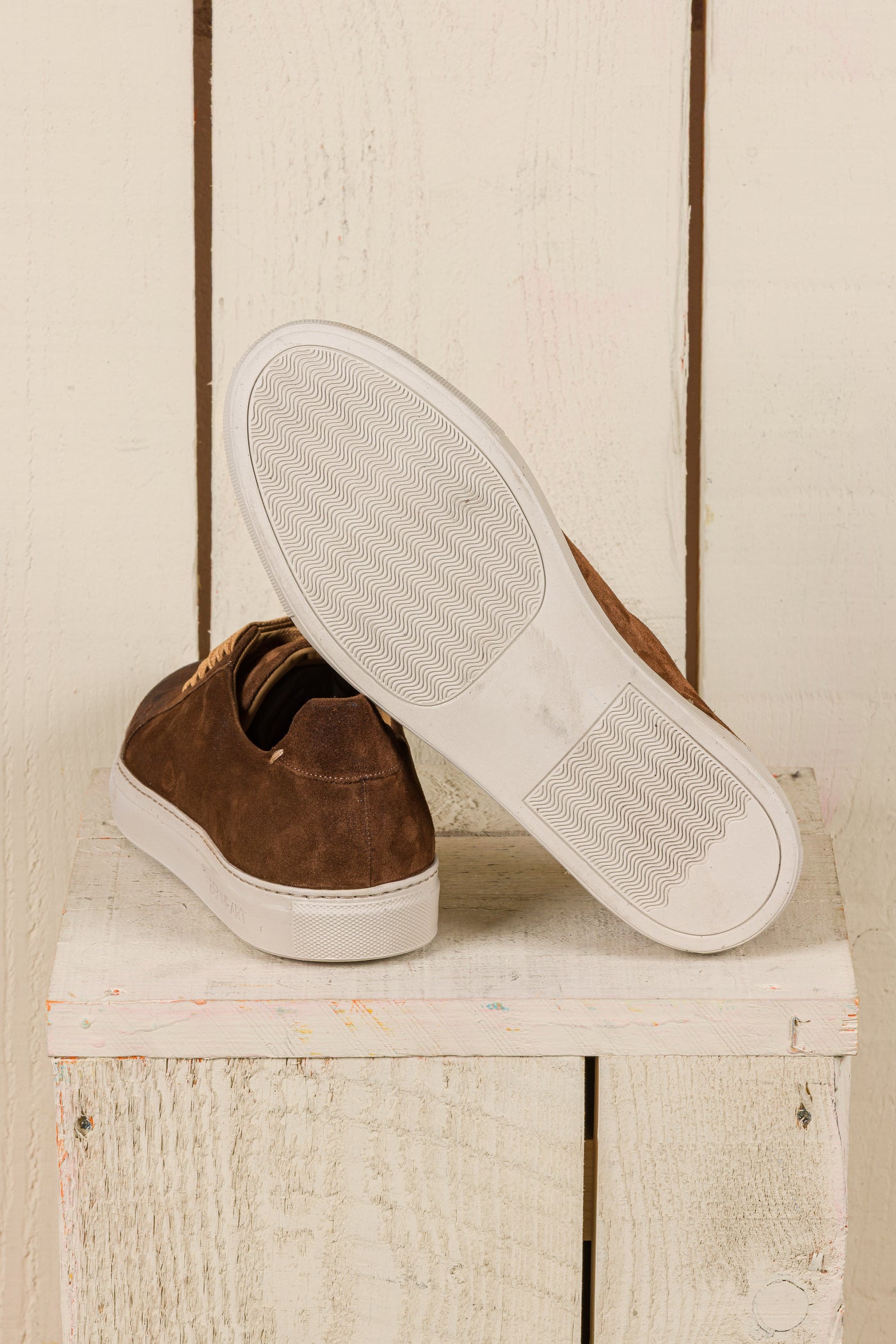 Benheart Leclerc men’s brown suede leather low-top sneakers, rear view with one shoe showing the white rubber sole.