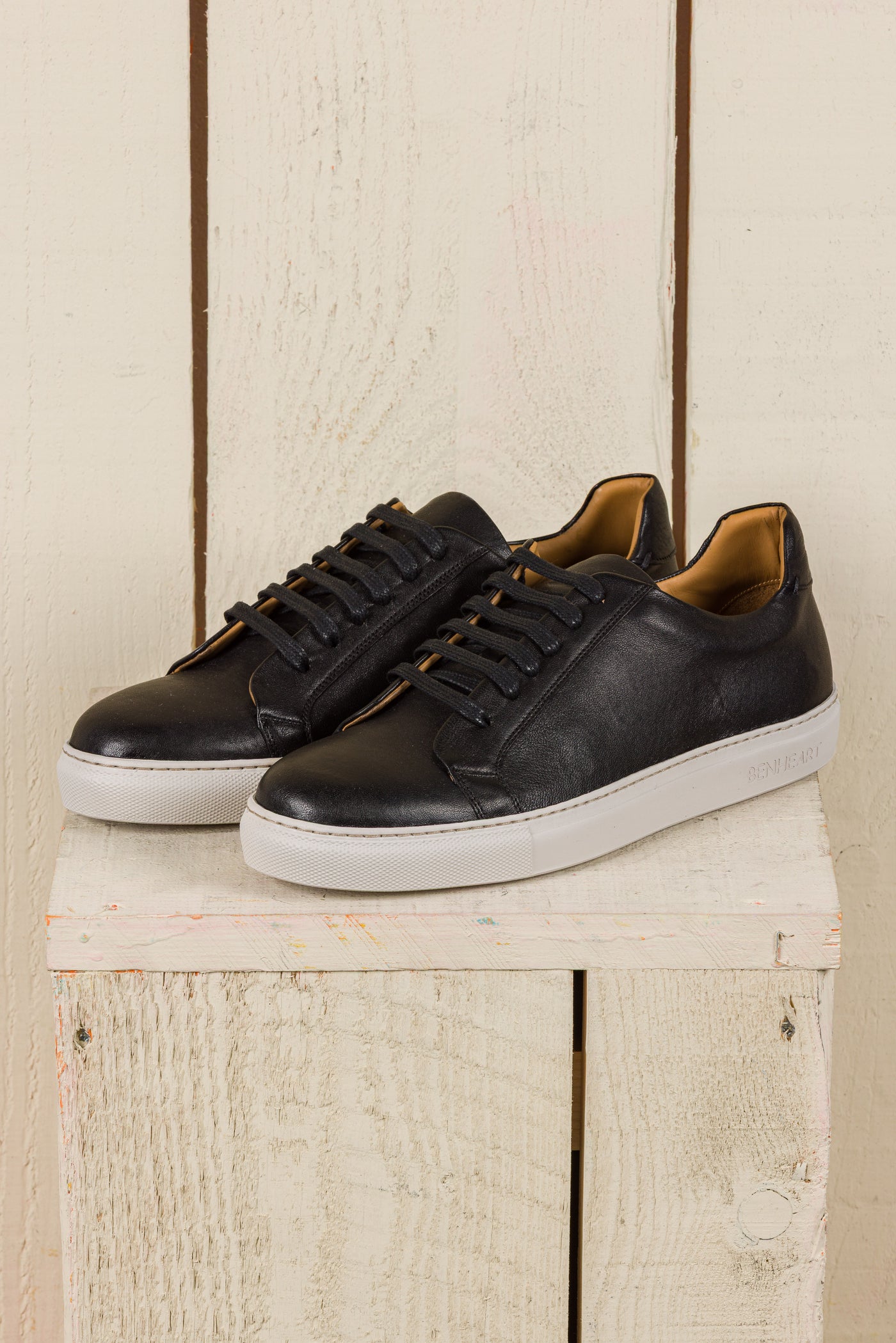 Benheart Leclerc men’s black leather low-top sneakers, front angled view.
