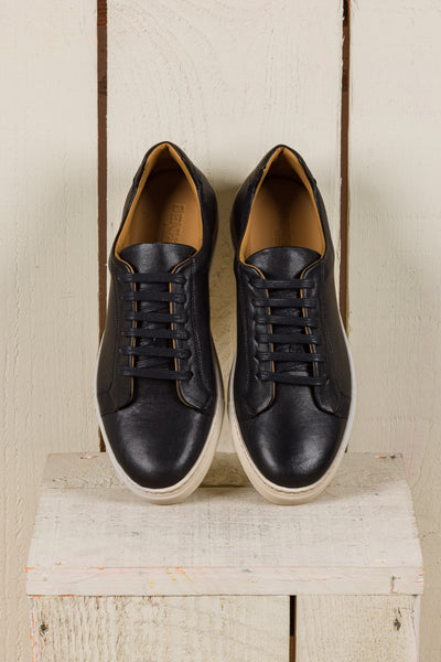 Benheart Leclerc men’s black leather low-top sneakers, top view.