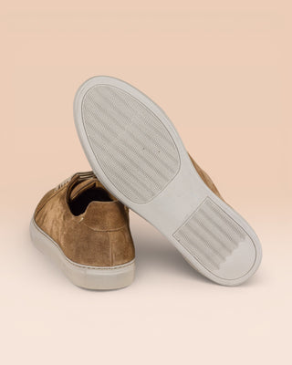 Benheart Leclerc men’s taupe suede leather low-top sneakers, rear view with one shoe showing the white rubber sole.