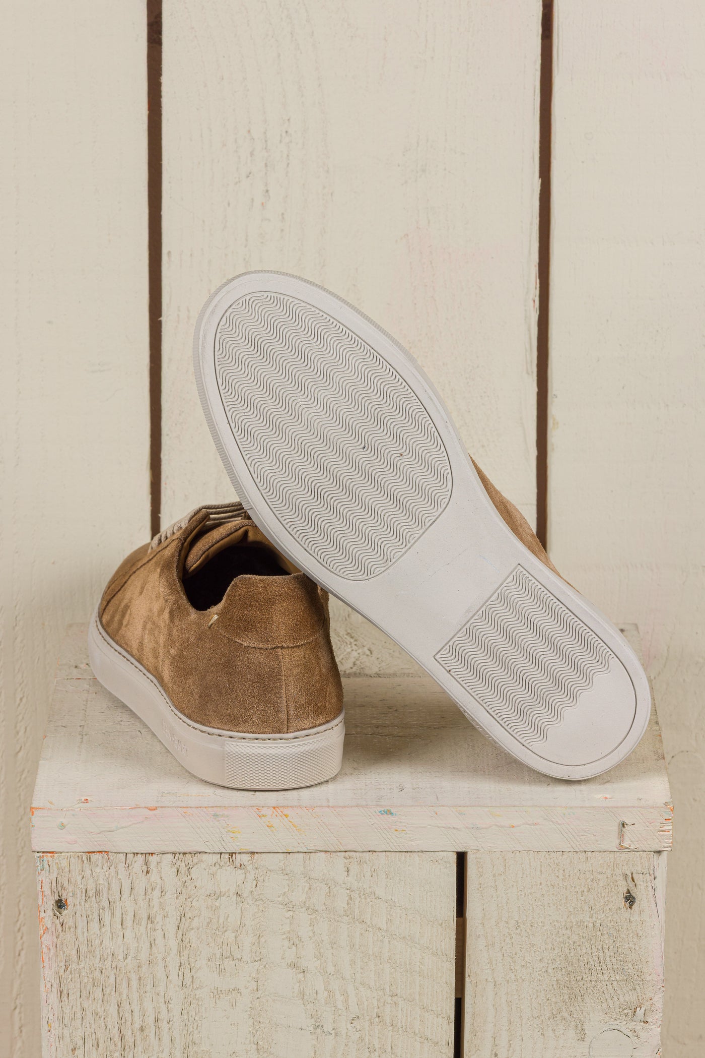 Benheart Leclerc men’s taupe suede leather low-top sneakers, rear view with one shoe showing the white rubber sole.