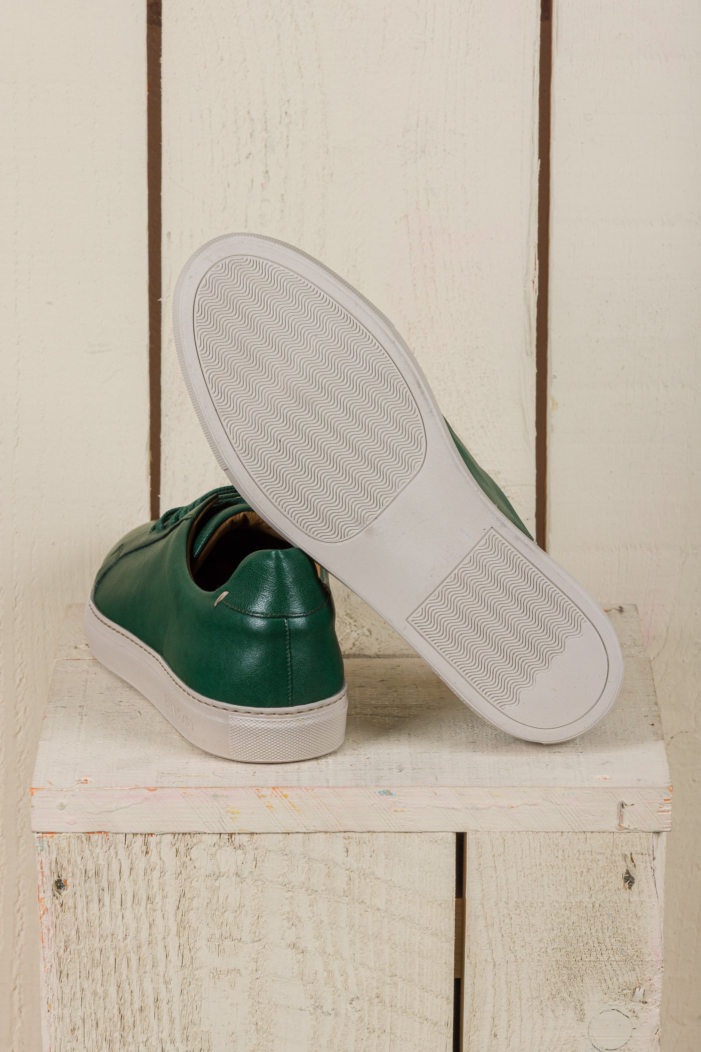 Benheart Leclerc men’s green leather low-top sneakers, rear view with one shoe showing the white rubber sole.