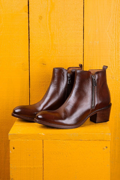 Benheart Miranda 5258 women’s brandy leather ankle boots with side zip, front angled view.