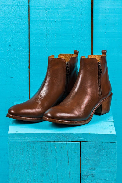 Benheart Miranda 5258 women’s cerro leather ankle boots with side zip, front angled view.