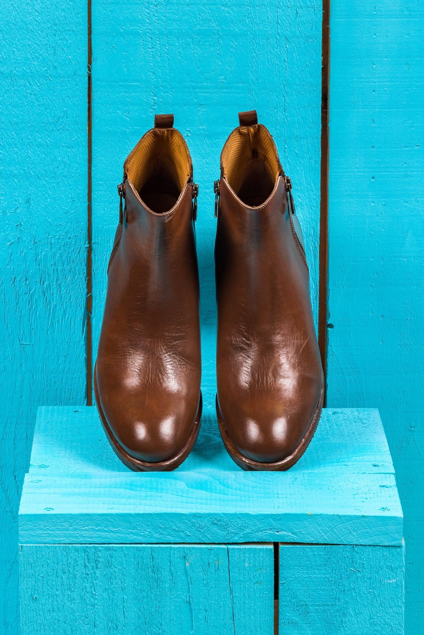 Benheart Miranda 5258 women’s cerro leather ankle boots with side zip, top view.