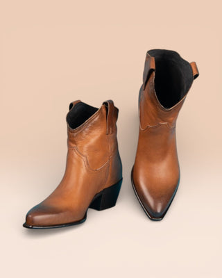 Benheart Natali 5151 Texan low-cut boots in cerro, front angled and top view.