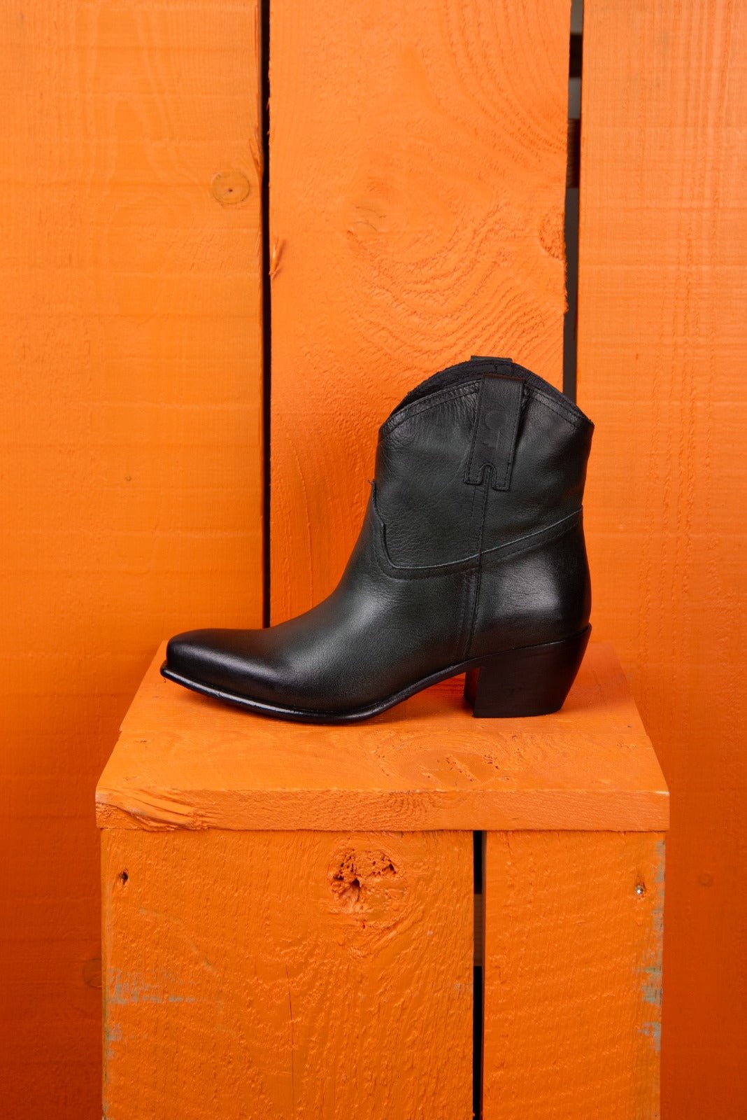 Benheart Natali 5151 Texan low-cut boots in green, side view.