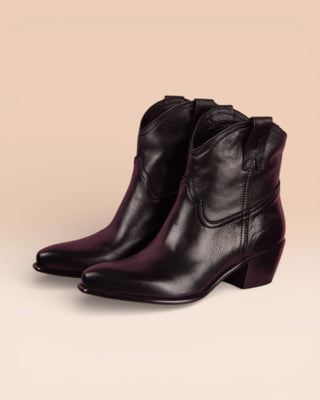 Benheart Natali 5151 Texan low-cut boots in black, front angled view.